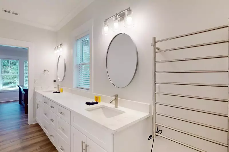 A towel warmer in the owner's en-suite makes for a 5-star experience!