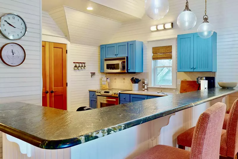 Grab a quick bite to eat or plan your day at the counter