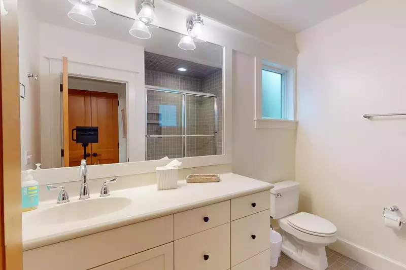 You'll have plenty of counter space in this bathroom