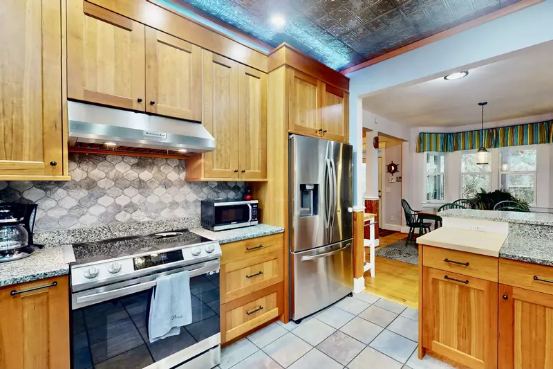 This kitchen is equipped with everything you'll need to whip up a fantastic meal