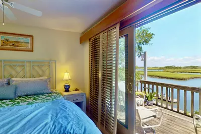 Relax in the king bed in the owner's suite and take in the views of BHI Creek or sit out on the deck