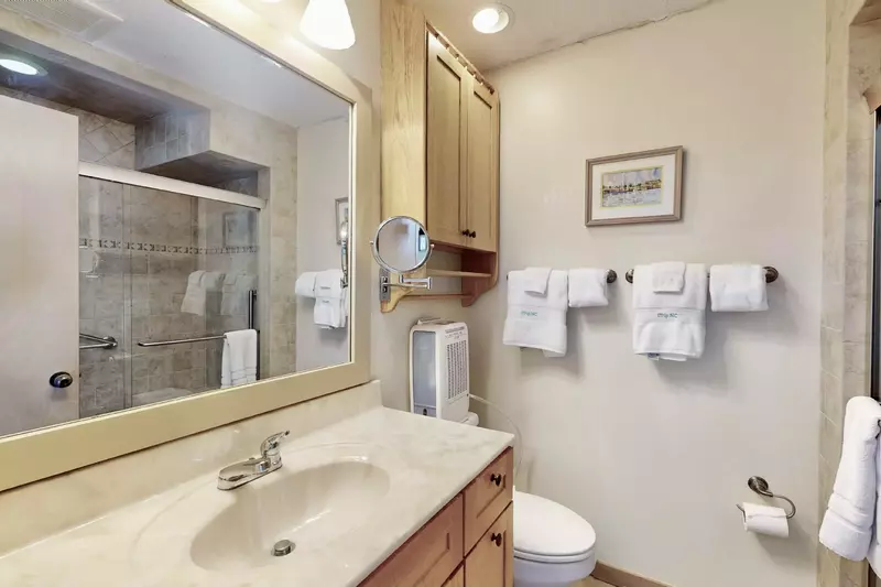 The owner's en-suite includes a tiled walk-in shower
