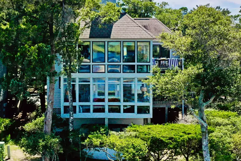 An upper Timbercreek unit with a four seasons room and deck