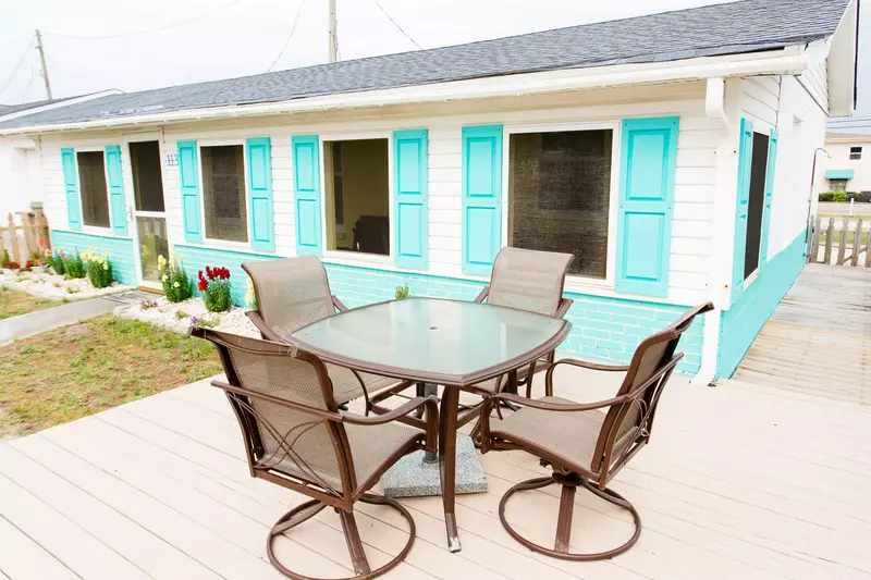 Relax outside on the raised deck with a comfy table and chairs
