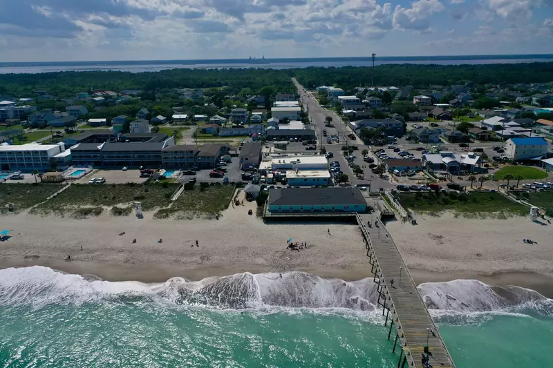 Becs is 1 block from the beach!