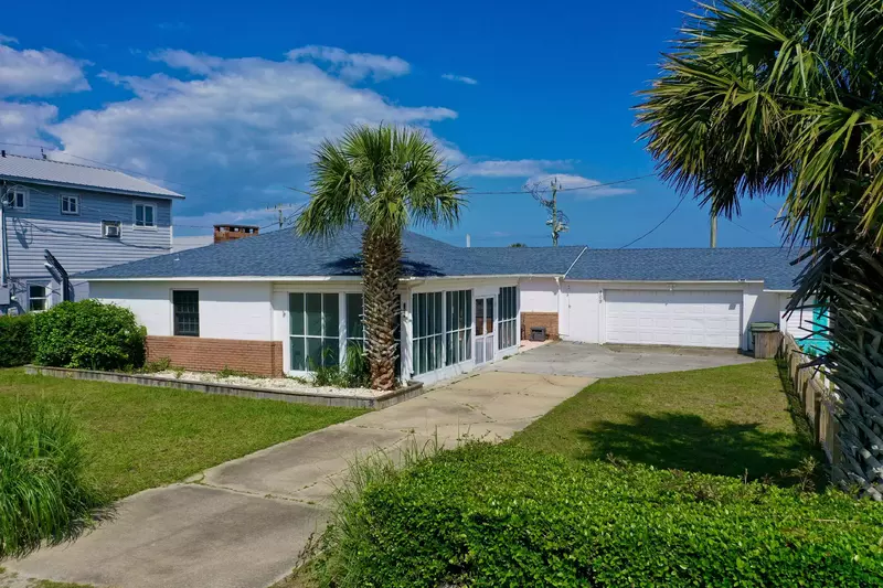 Lorraine's Beach Cottage is just 1 block from the beach and the Kure Beach Pier!