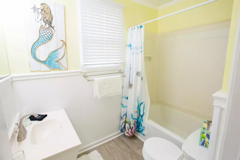 The hall bathroom has a tub/shower combo