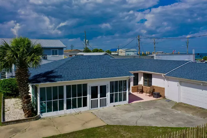 Screened porch and outdoor space