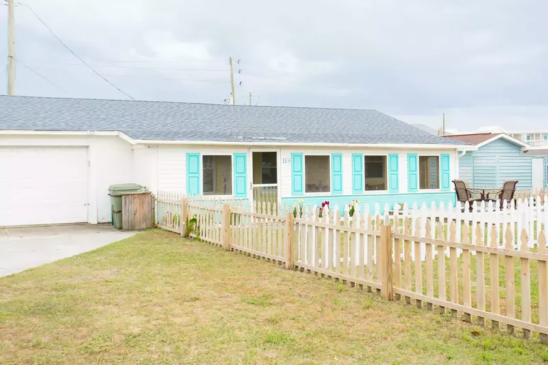 Need more space? Bec's Beach Bungalow is on the other side of the garage and has 2 more bedrooms!