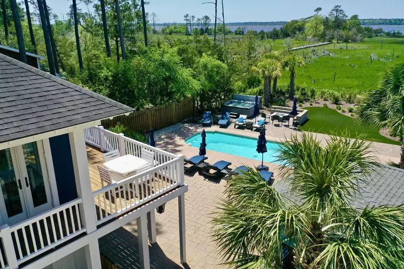 The pool, hot tub and outdoor kitchen are only steps from Ziggy's Place