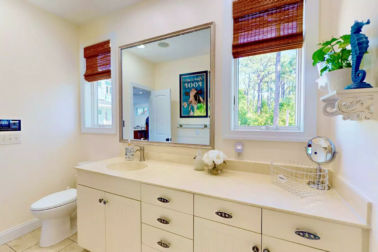 Spacious full bathroom