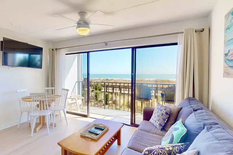 Bright and comfortable living and dining area