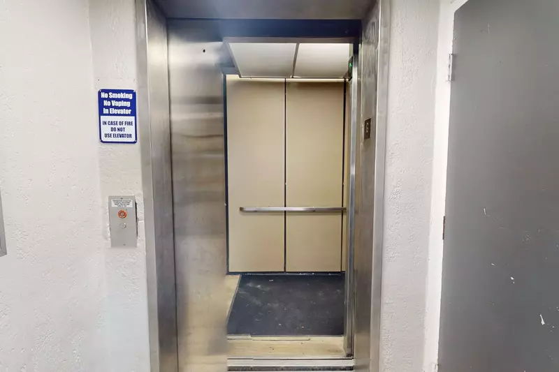 Building elevator