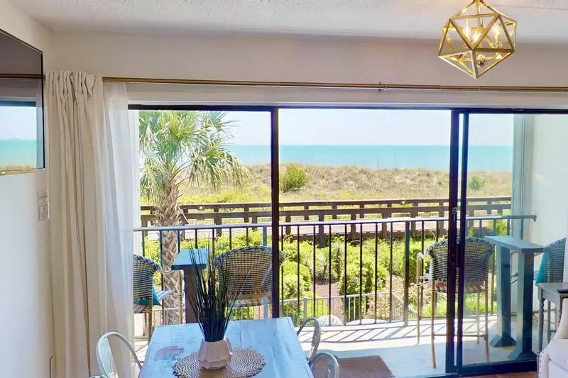 Ocean view while you enjoy your meals