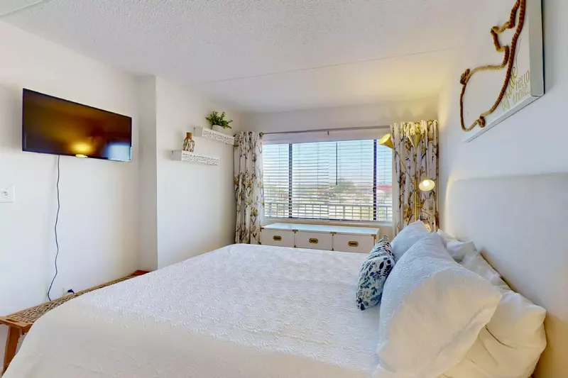 Enjoy a tastefully decorated master with a queen size bed and ensuite bathroom