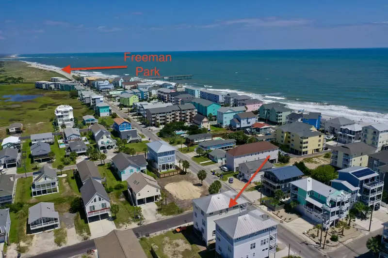 Excellent location one block from the beach and near Freeman Park