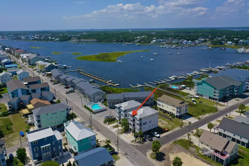 Nearby the canal, as well as, beach access