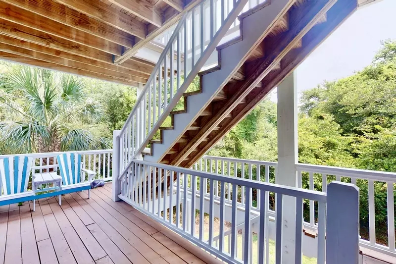 The outdoor staircases makes it convenient to go to any floor from the decks