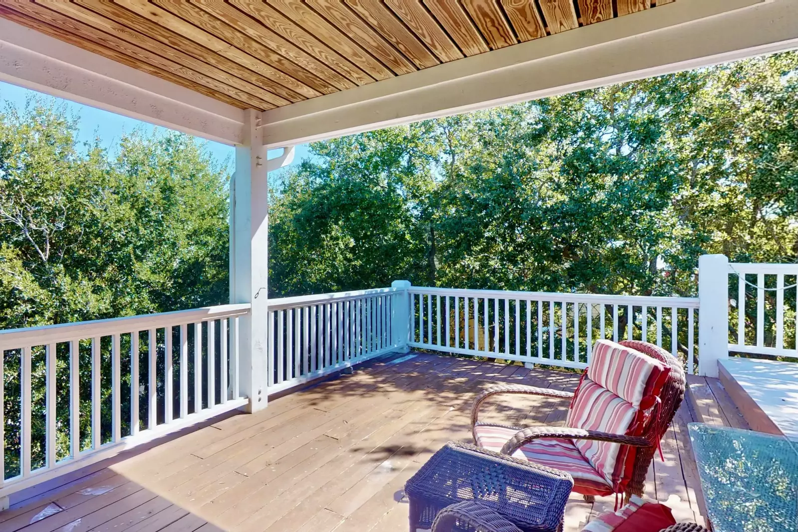 3rd floor spacious deck