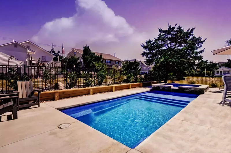 Blue Oasis has a beautiful private pool and jacuzzi shared with the next door unit.