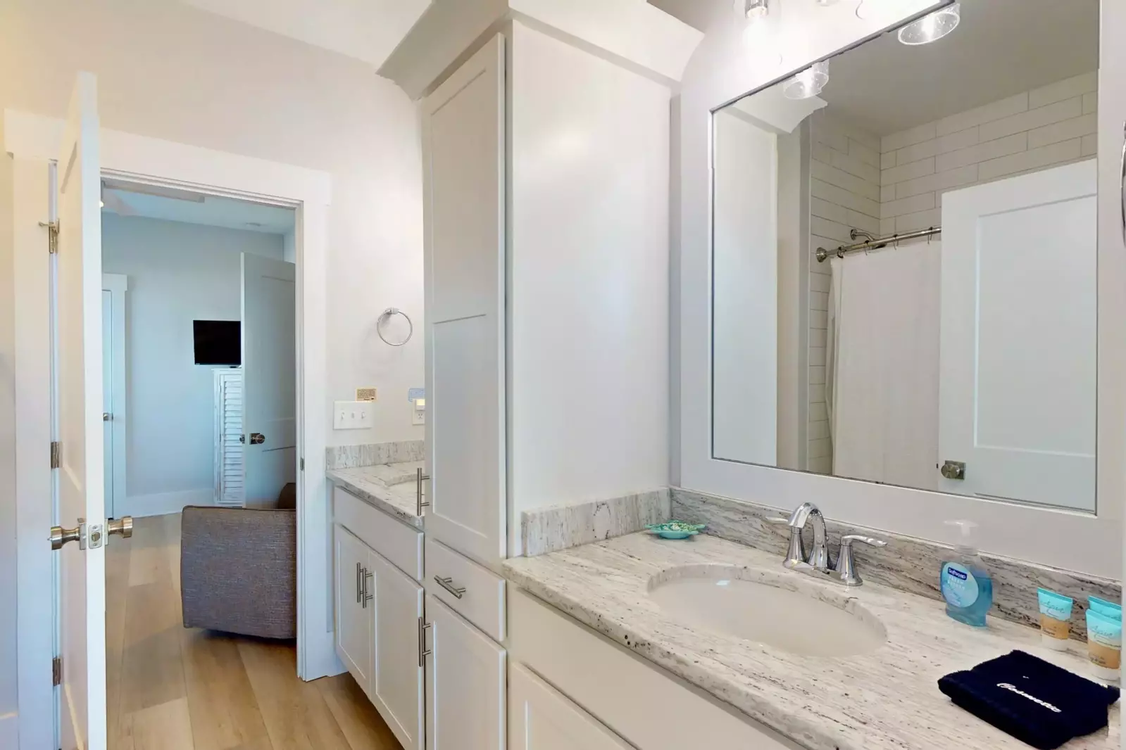 Jack and jill bathroom