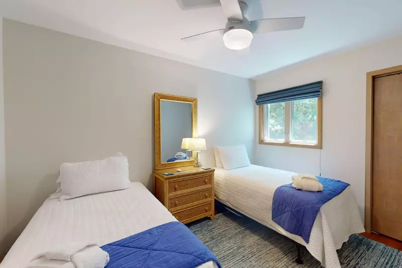 The third bedroom has two twin beds