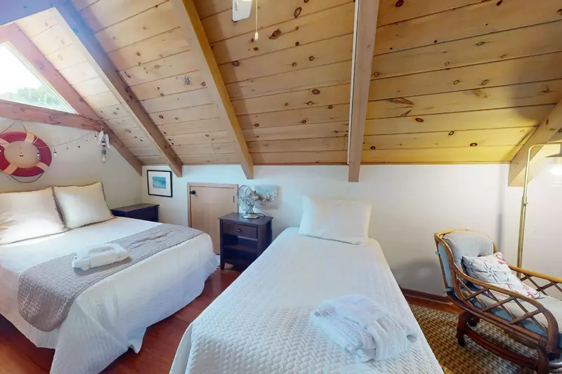 The kids/teens will love the fun loft area