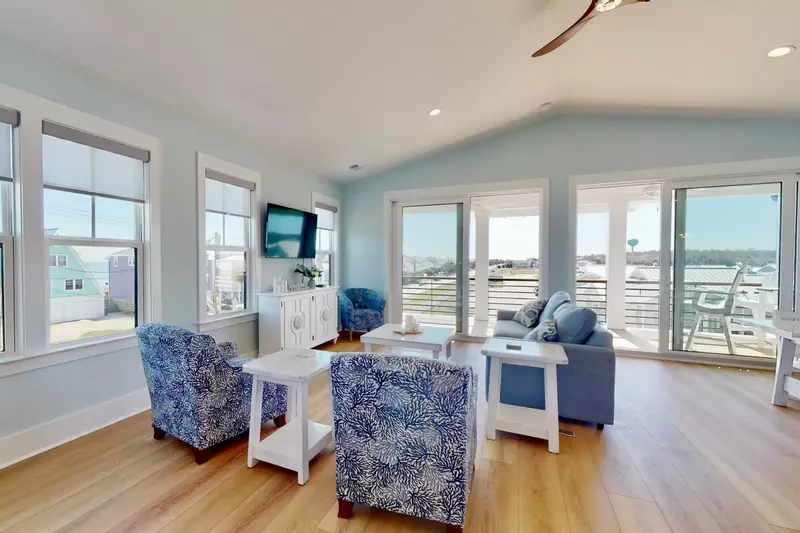 Views of the ocean right from the living area!