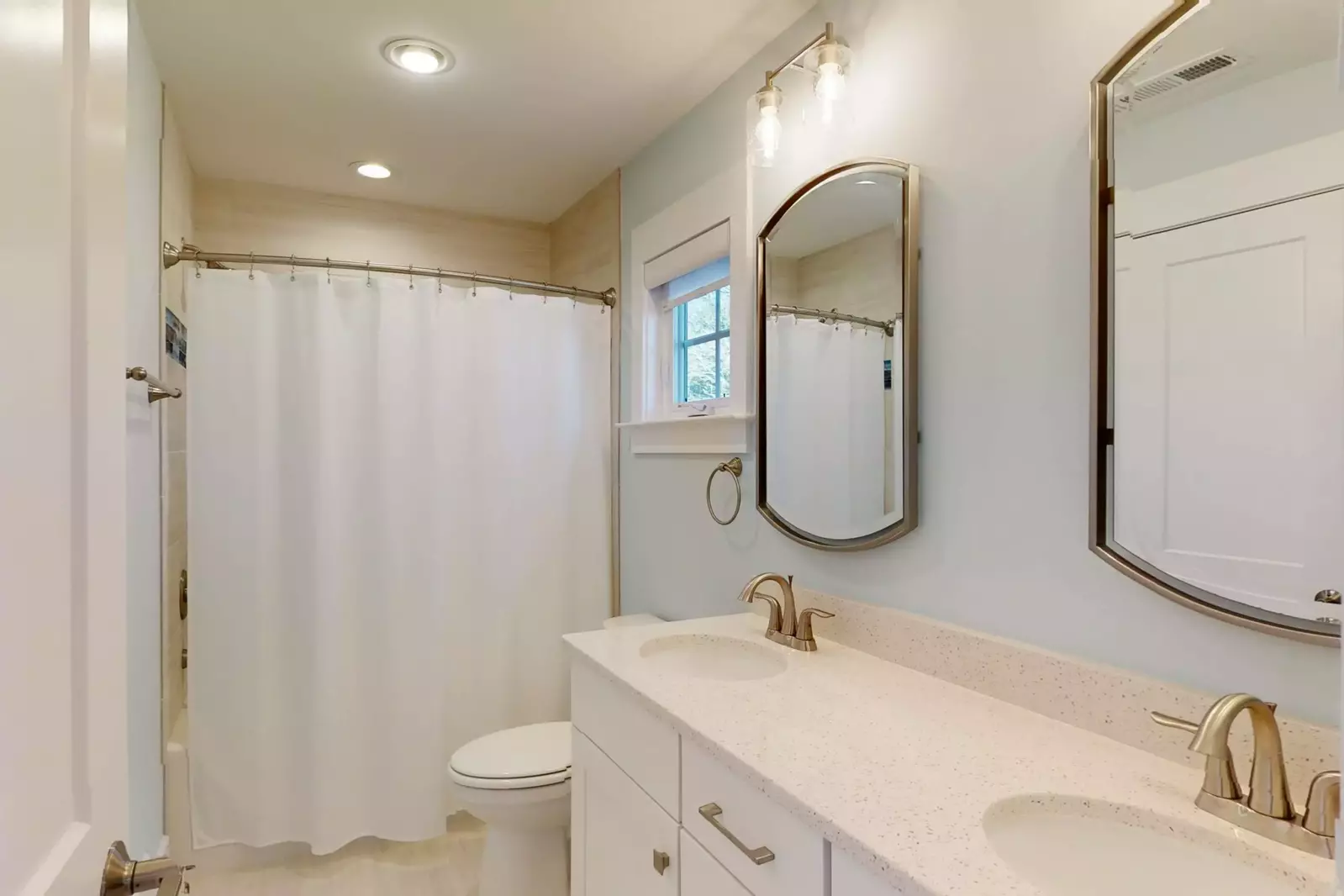 The 1st floor bedroom has an ensuite bathroom