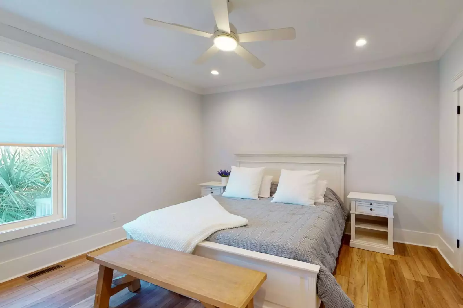 The bedroom next to the king share the hall bath and has a king bed