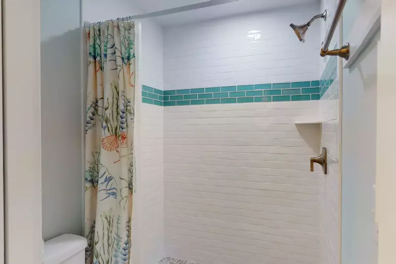 The crofter has a full bathroom with a large walk in shower