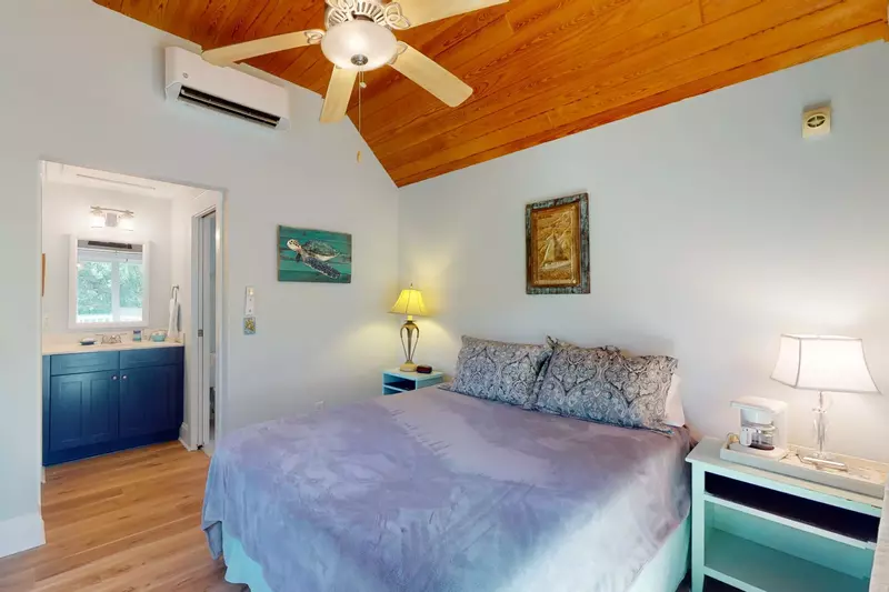 The crofter has a private full bathroom and a clothes closet