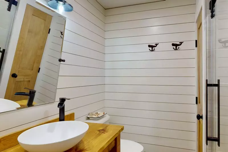 Owner suite private full bathroom