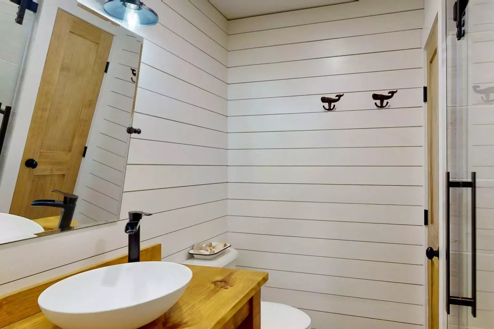 Owner suite private full bathroom