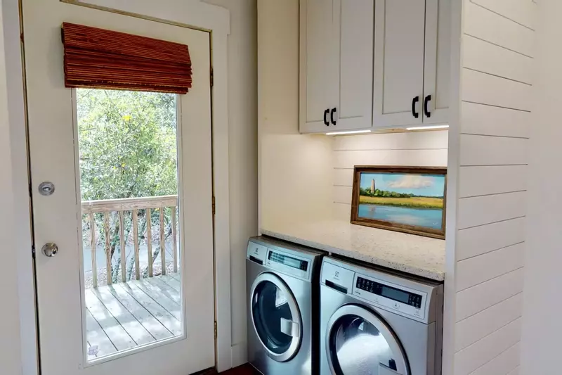 High end Electrolux washer and dryers are available for your use - we provide 2-3 laundry pods!