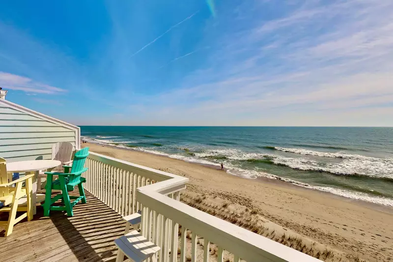 Enjoy some of the best ocean views on the island at Sea Forever