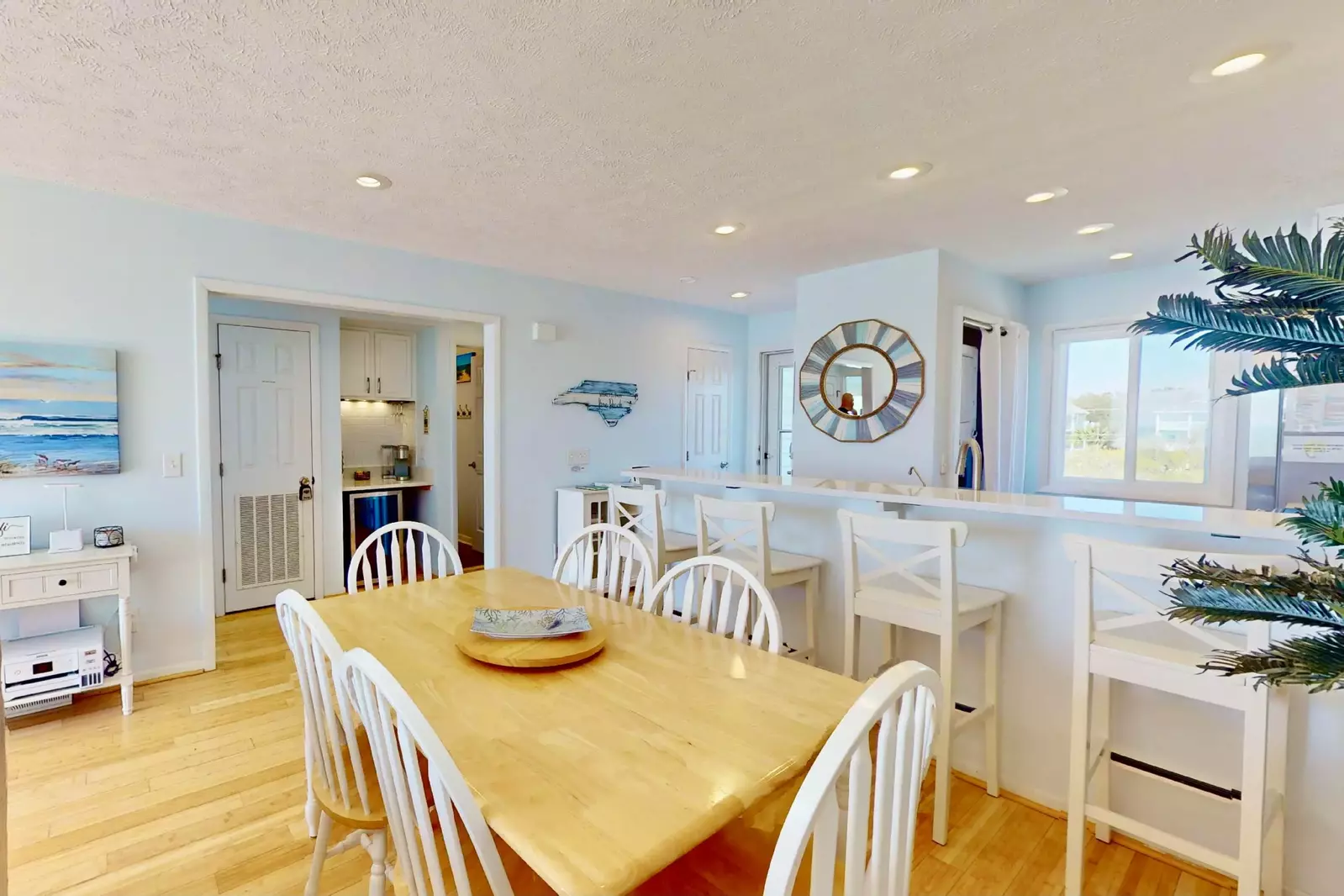 There is plenty of seating for the entire crew at the dining area