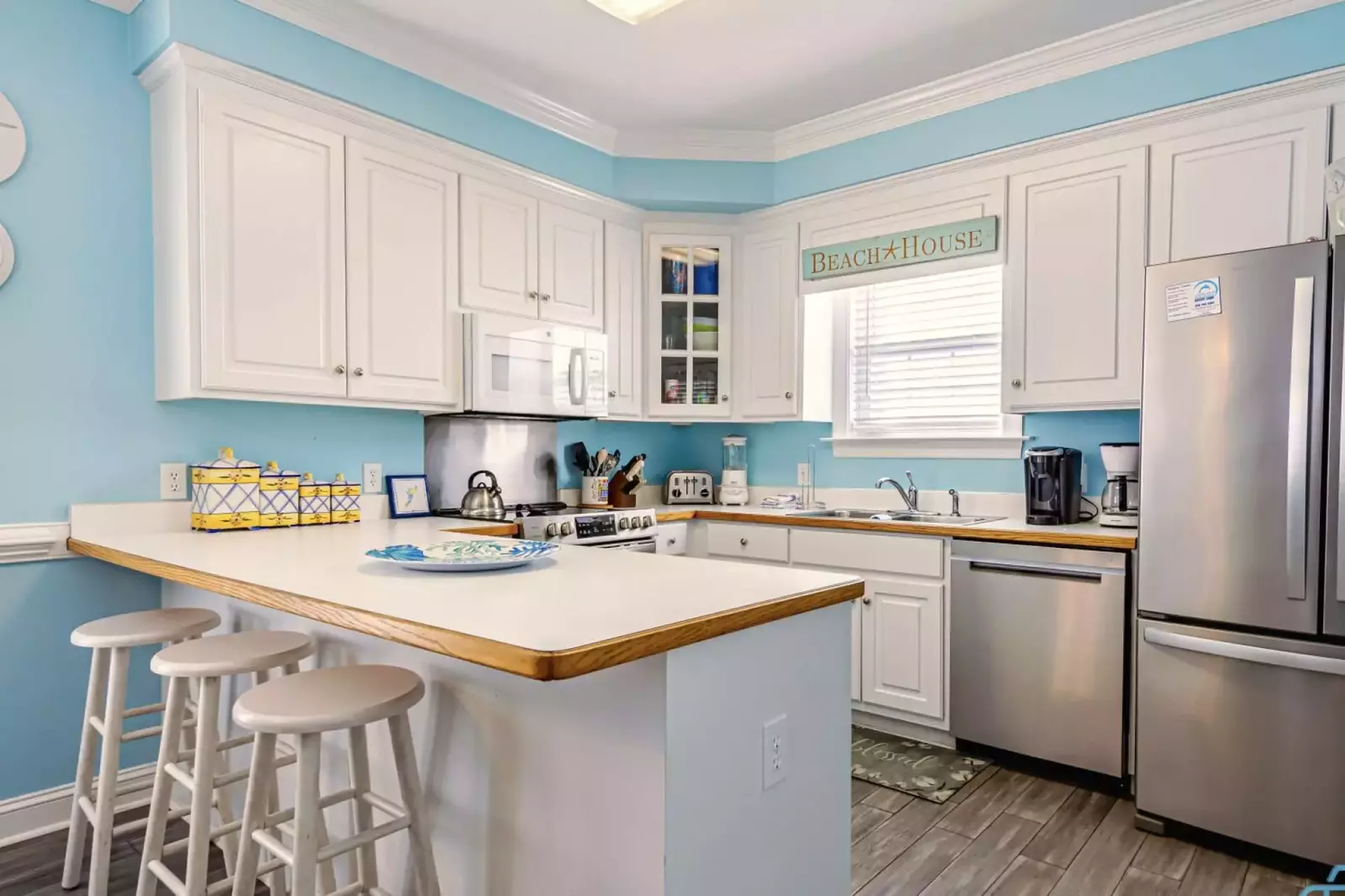 The kitchen is fully stocked with all the tools you need to make a great meal