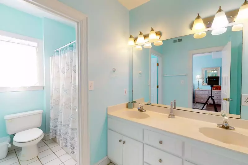 Bottom floor owner suite full bathroom