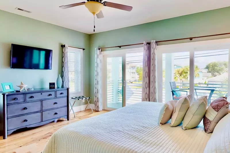 Owner suite has a big screen TV with access to all the Streaming services