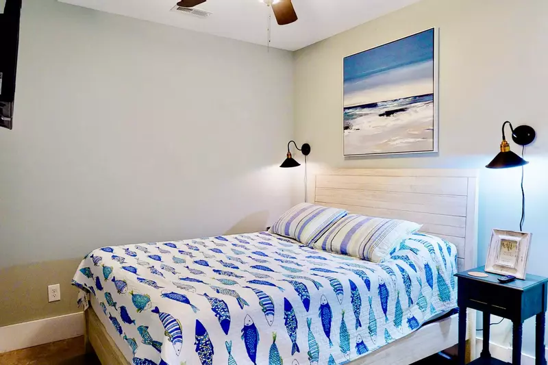 2nd Ground floor bedroom has a queen bed