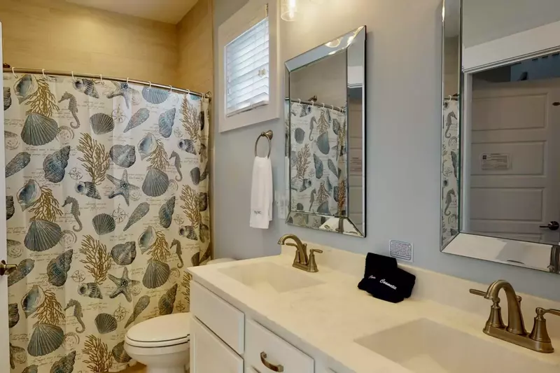 2nd floor full bathroom