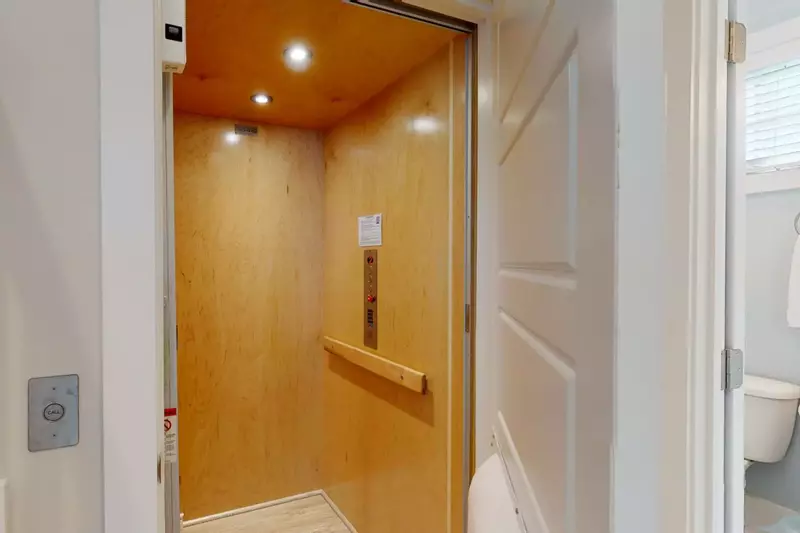 The large levator goes to all floors