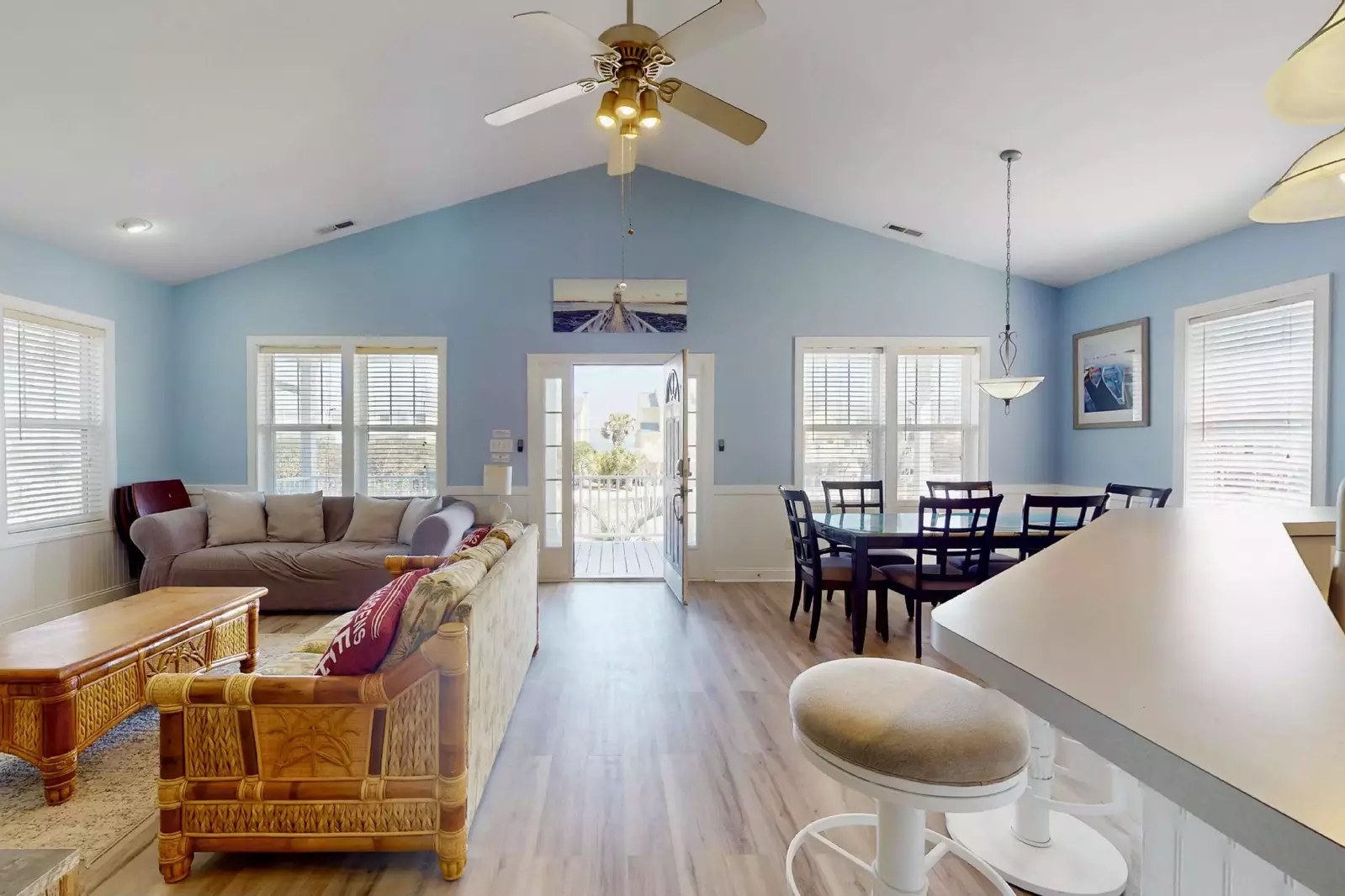 Seating, seating, seating - there is space for everyone here