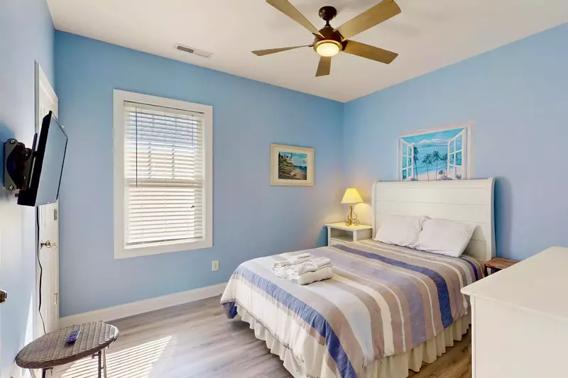 Bedroom 3 with a queen bed and wall mounted tv