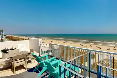 You will never get tired of the stunning ocean and boardwalk views from the top deck!