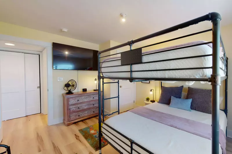 The bunk room also has a wall mounted tv