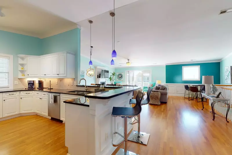Large kitchen with counter seating