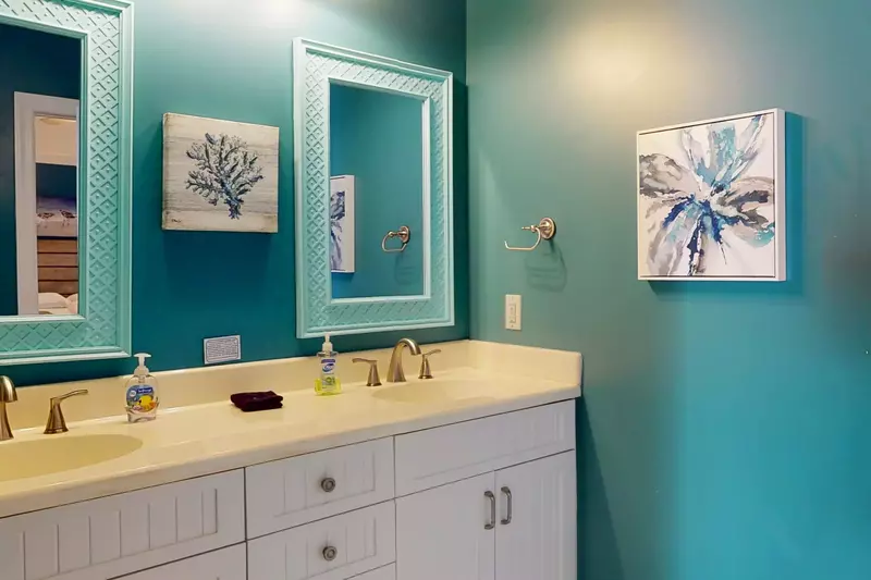 Double sinks and plenty of space in the master ensuite
