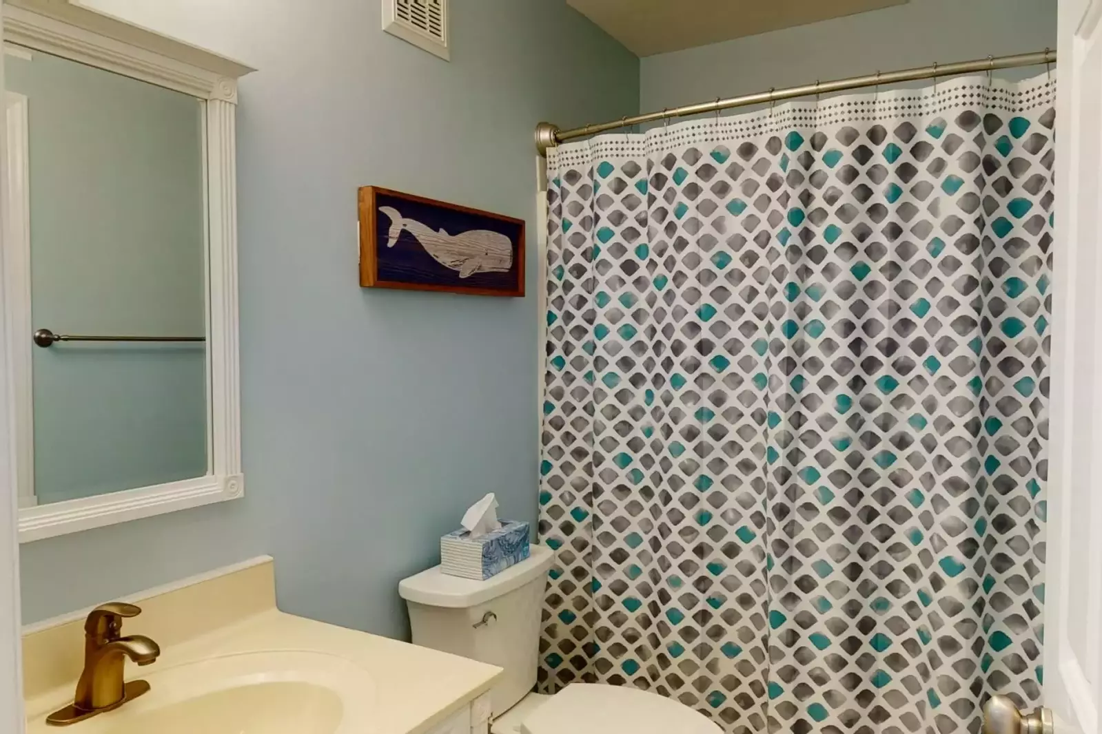 Hallway bathroom with tub/shower combo